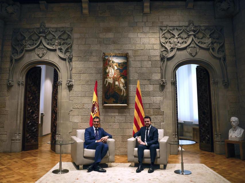 Pedro Sánchez y Pere Aragonès,  en el Palau de la Generalitat de Cataluña.