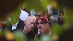El ministro de Defensa, Yoav Galant, y el jefe del Estado Mayor, Herzi Halevi, en una ceremonia por los soldados israelíes caídos.