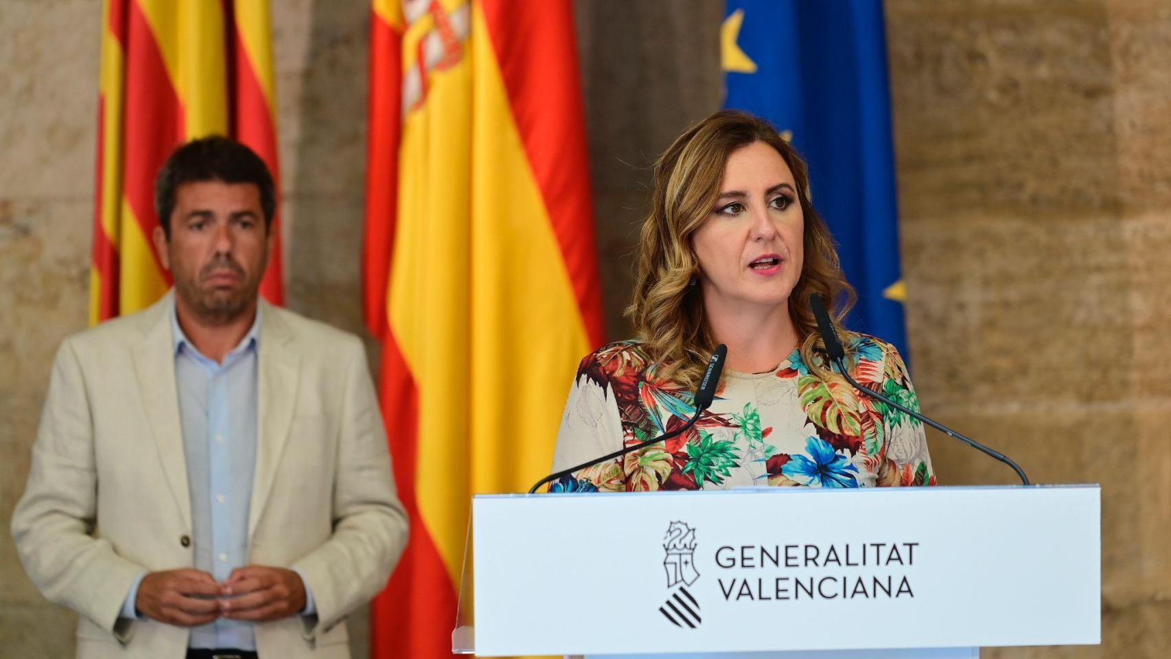 Carlos Mazón y María José Catalá ante los medios de comunicación en el Palau de la Generalitat. EE