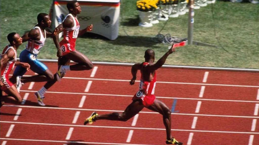 Ben Johnson, dopado, vence a Carl Lewis en la final de 100 metros lisos de los Juegos Olímpicos de Seúl 1988