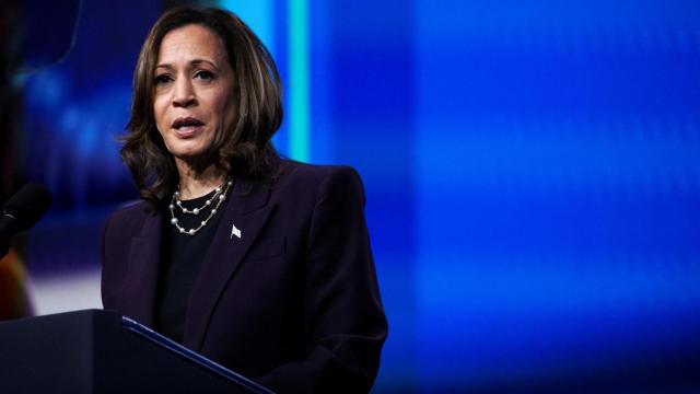 La vicepresidenta de EE. UU., Kamala Harris, pronuncia el discurso principal en la 88.ª convención nacional de la Federación Americana de Maestros en Houston, Texas el 25 de julio de 2024.