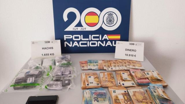 La Policía detiene a un varón por violencia de género y descubre 11.000€ y 1.600 g de hachís en Petrer