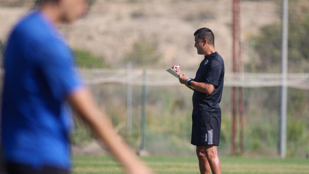 Rubén Torrecilla en el entrenamiento del equipo.