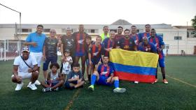 Los futbolistas del 'Mundialito por la integración'.