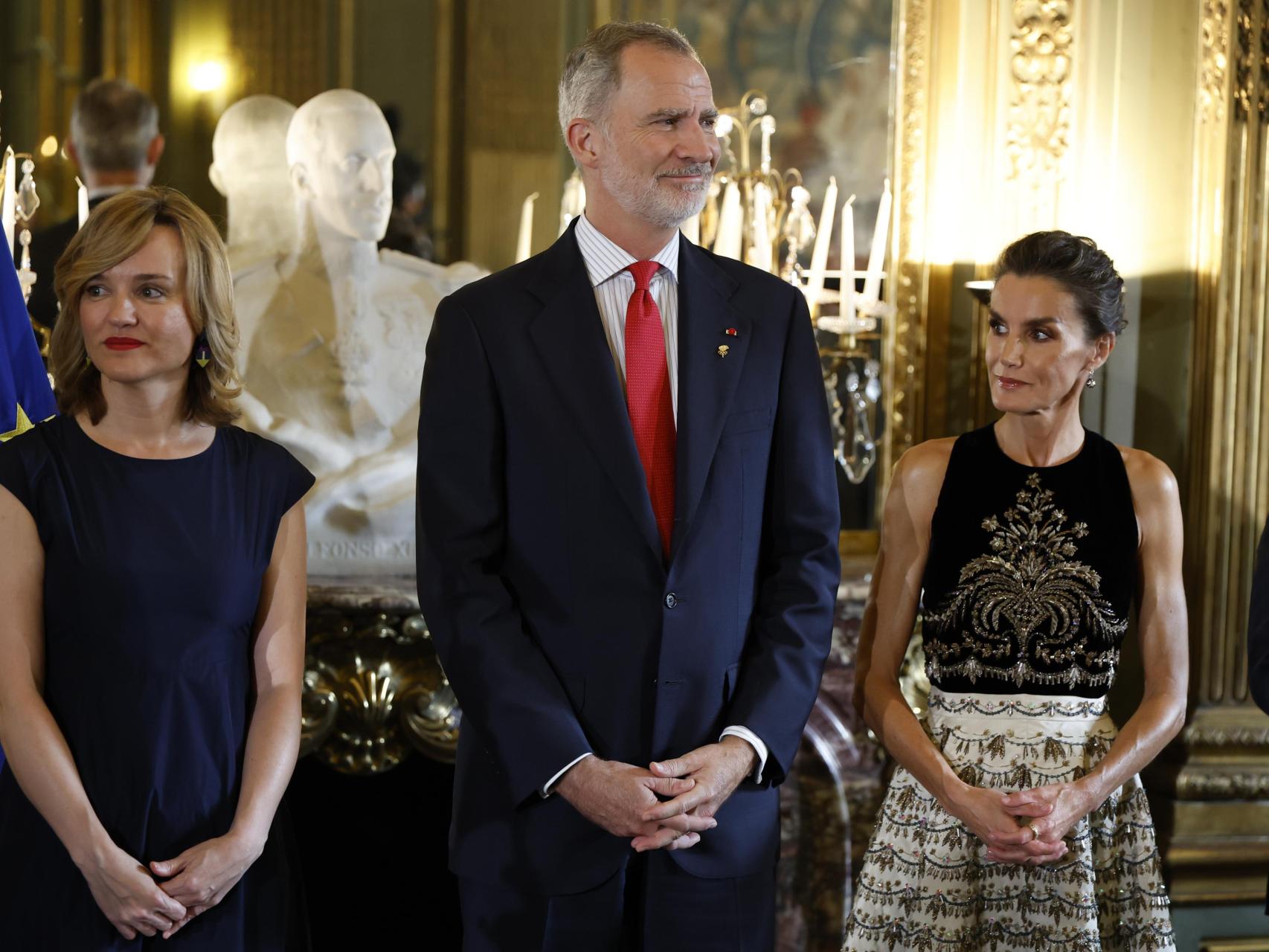 Un look de alta costura para París 2024: la Reina Letizia deslumbra en la capital francesa