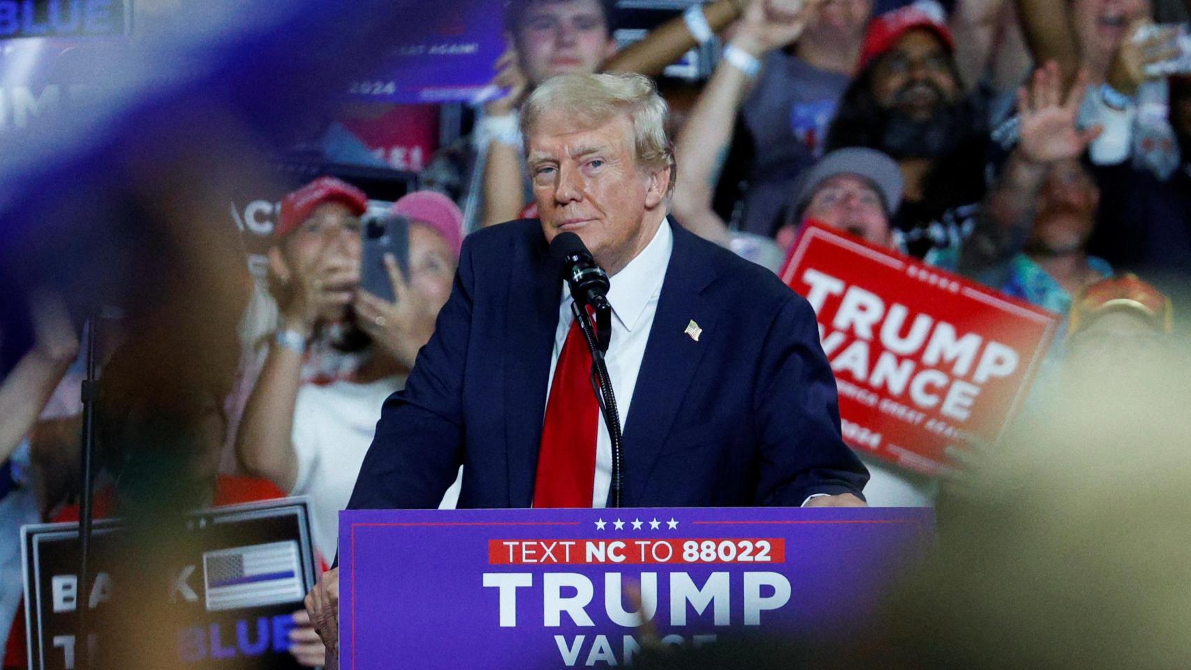 El candidato presidencial republicano y ex presidente de EEUU Donald Trump asiste a un evento de campaña en Charlotte, Carolina del Norte el 24 de julio de 2024.