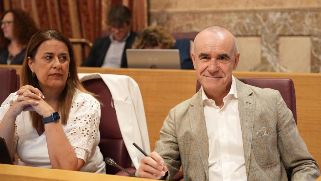 Antonio Muñoz y Sonia Gaya, del PSOE, en el Pleno.
