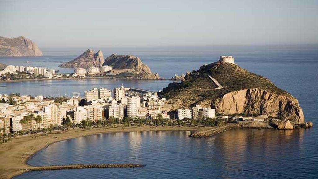 Una vista aérea de la playa de la Colonia de Águilas donde Alberto se encontró con sus presuntos agresores.