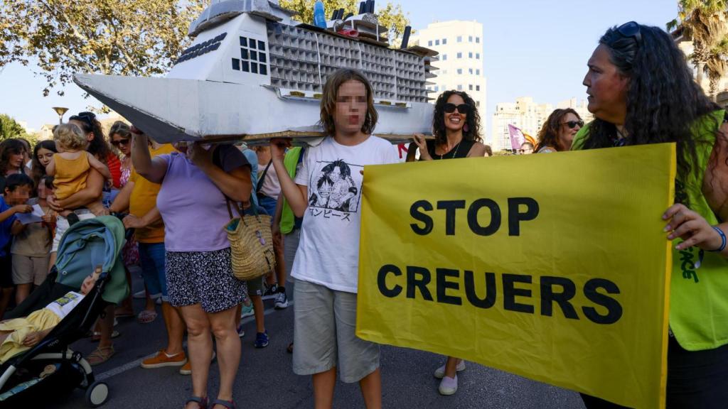 Manifestantes contra los cruceros en Palma.