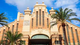 El Mercado Central de Alicante refresca el verano de sus clientes: "En España no hay otro igual"