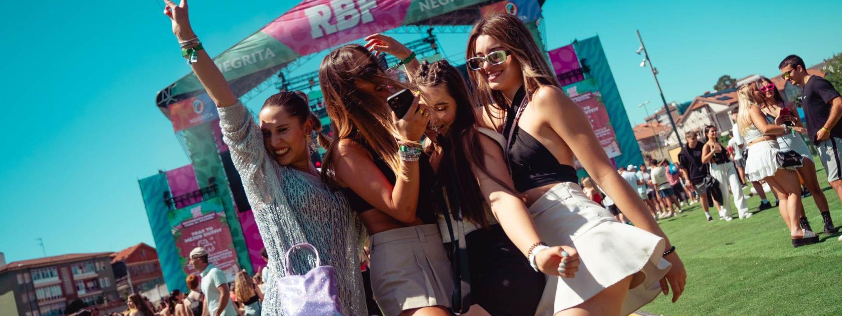 Reggaeton Beach Festival despide su gira en Torrevieja con Anuel AA, Manuel  Turizo o María Becerra