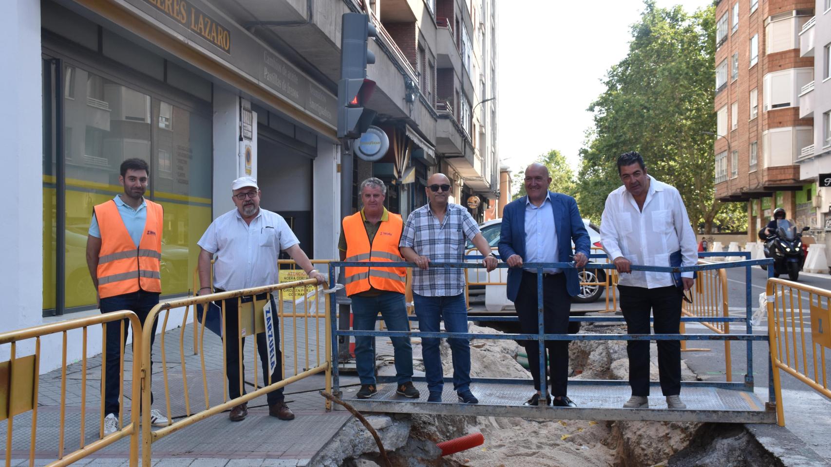 El alcalde de Valladolid, Jesús Julio Carnero, visita las obras de la calle Mirabel