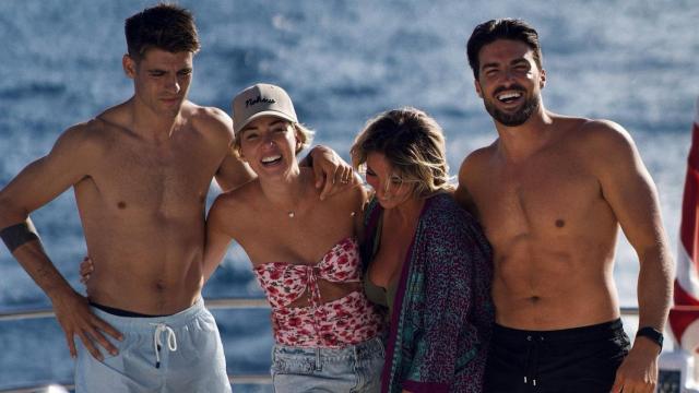 Alice Campello y Álvaro Morata junto a sus amigos en a bordo de un lujoso yate.