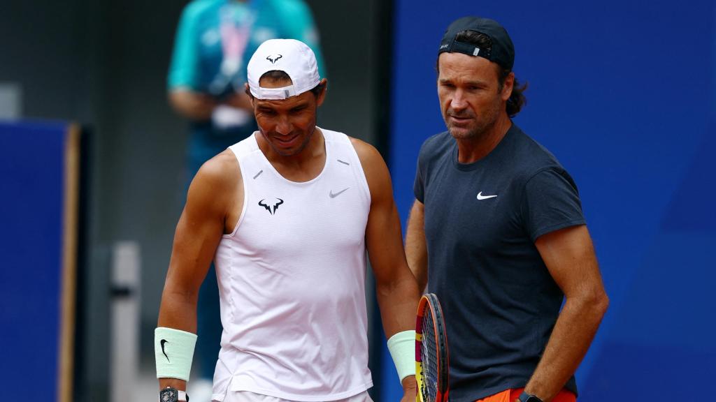 Rafa Nadal, junto a Carlos Moyá en uno de sus entrenamientos en París 2024