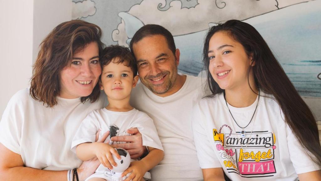 Darío, junto a su familia.