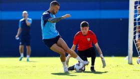 Dioni y Carlos López durante un entrenamiento del Málaga CF