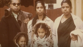 La familia de Kamala Harris. De izquierda a derecha y de arriba abajo: su padre, Donald J. Harris; su madre, Shyamala Gopalan; otra familiar; su hermana, Maya Harris; y la actual vicepresidente de EEUU.