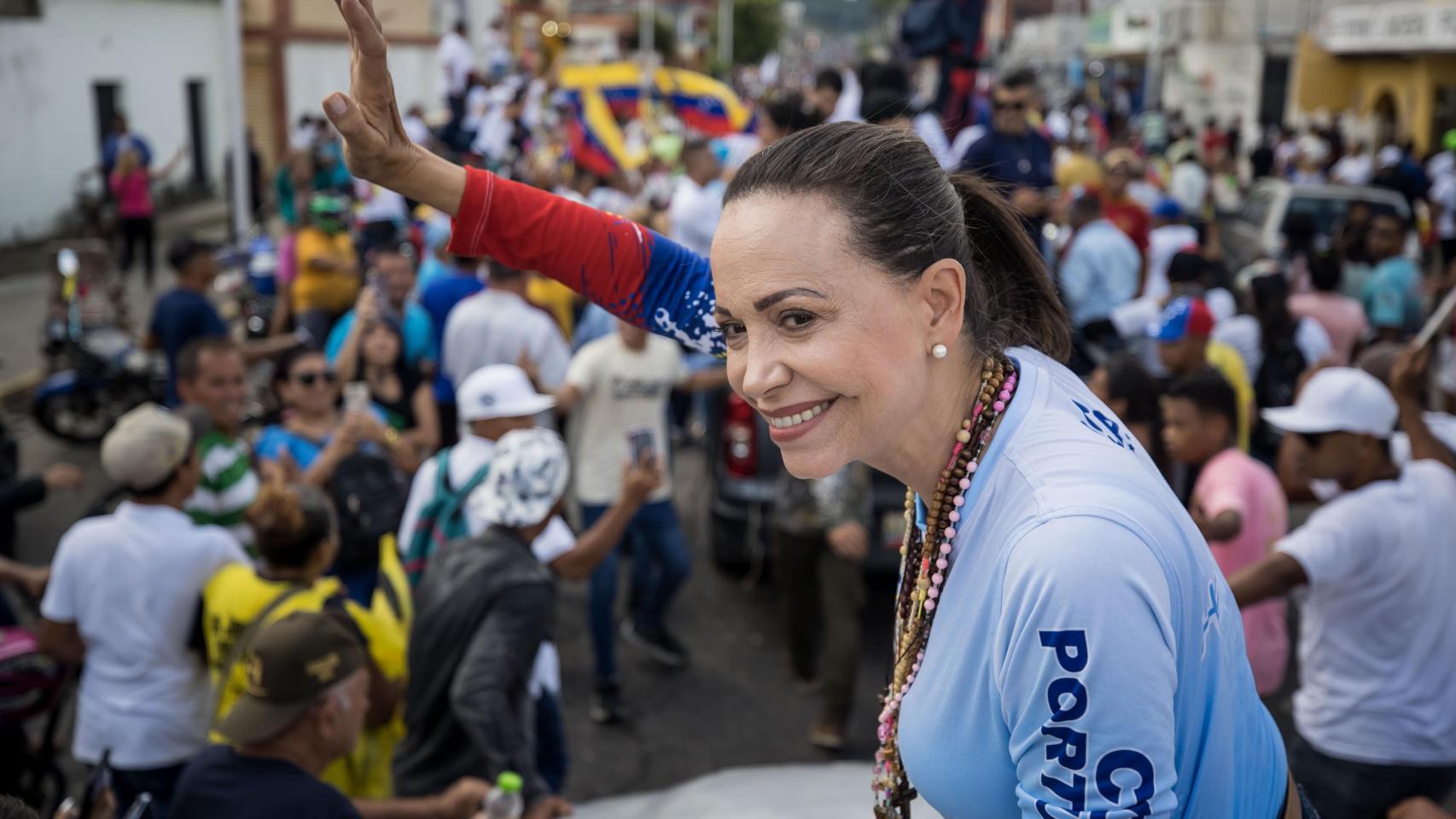 Fotografía que muestra a la líder opositora, Maria Corina Machado, en un acto de campaña el 17 de julio del 2024 en Guanare (Venezuela).