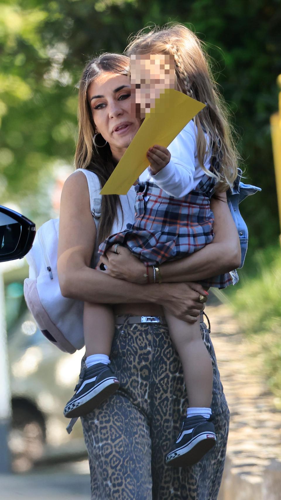 La diseñadora junto a su hija menor, Camila.