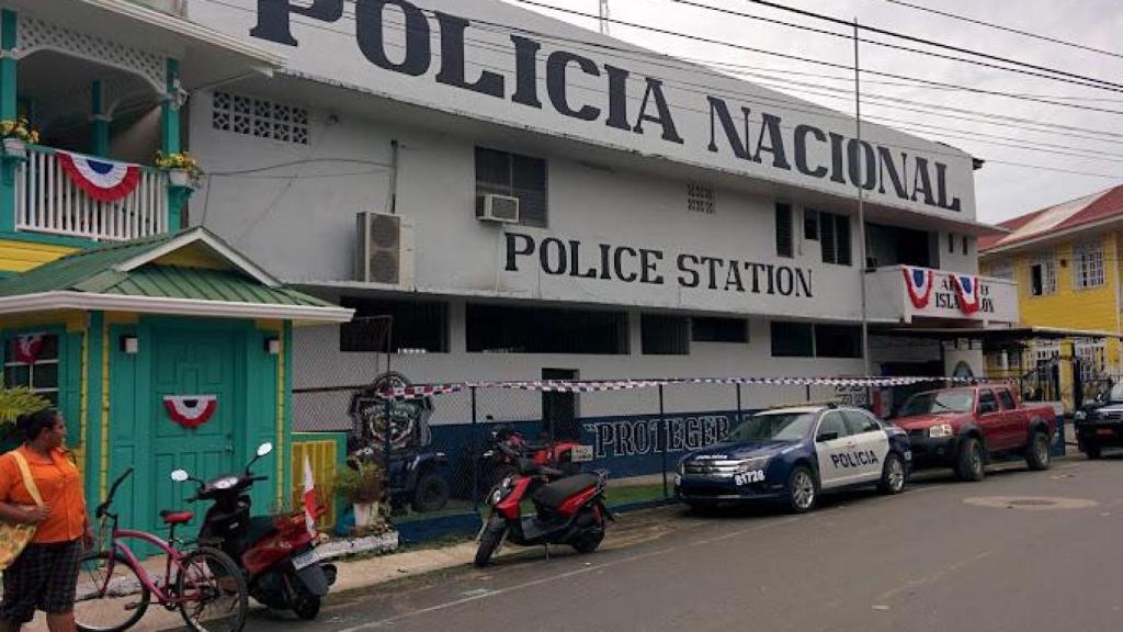 La Estación de Policía de la Isla de Colón, donde se encuentran los efectivos policiales próximos a la investigación, en una foto de archivo.