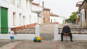 El reto del envejecimiento: Castilla y León es uno de los territorios de la UE con el porcentaje más bajo de menores de edad