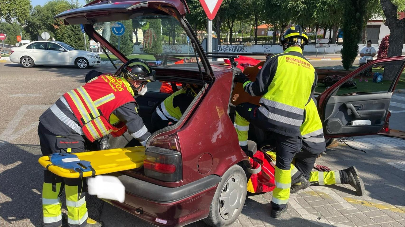 Los Bomberos de la Diputación de Valladolid actuando en el lugar