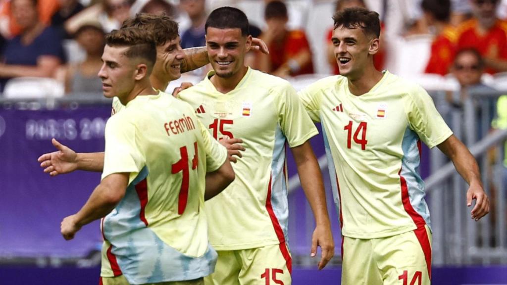 Los jugadores de España celebran el gol de Miguel Gutiérrez frente a República Dominica.