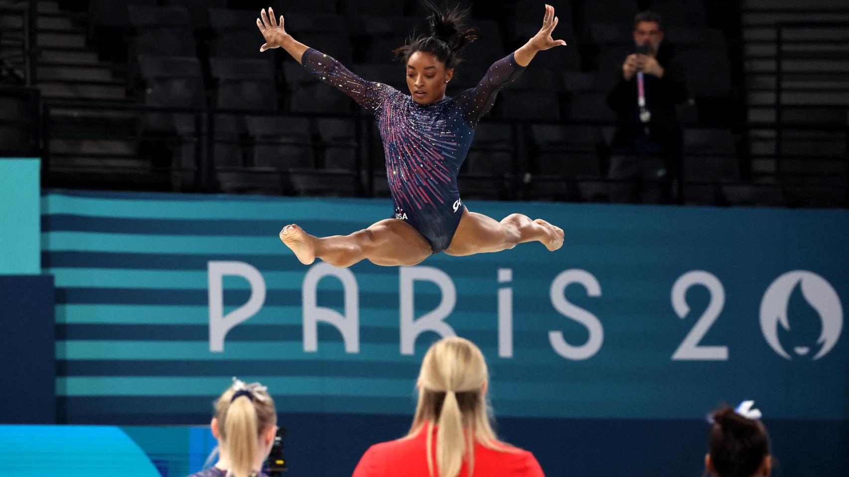 Simone Biles, en un entrenamiento previo a la competición de los JJOO de París 2024