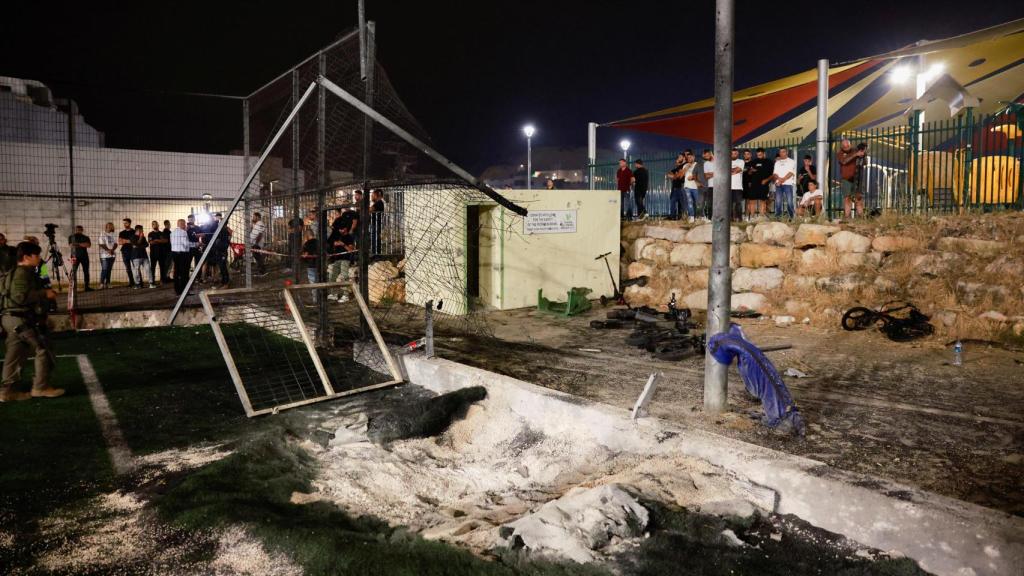 Daños en el campo de fútbol en Altos del Golán en el que han matado a varios niños y adolescentes