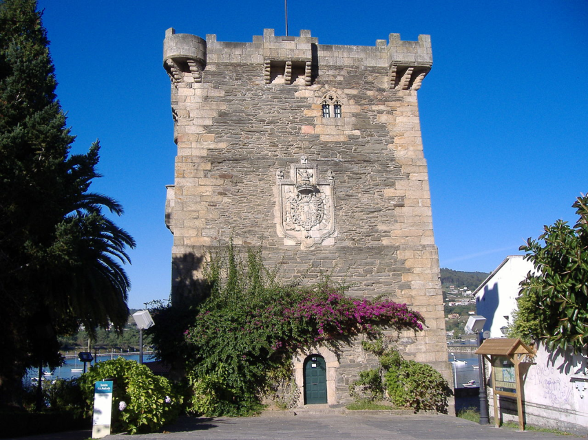 Torreón de los Andrade, uno de los castillos atacados por los Irmandiños. https://es.wikipedia.org