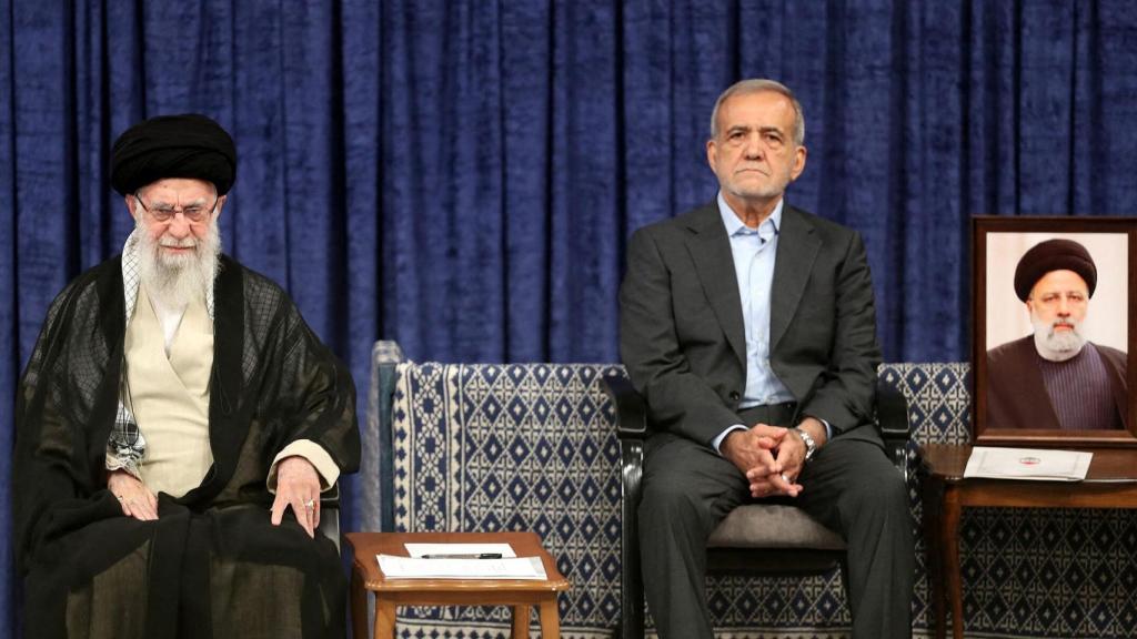 Ceremonia de presentación y respaldo del recién elegido presidente de Irán, Masud Pezeshkian, en Teherán.