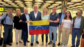 Los parlamentarios del PP, el sábado en el aeropuerto de Barajas tras ser expulsados de Venezuelas.