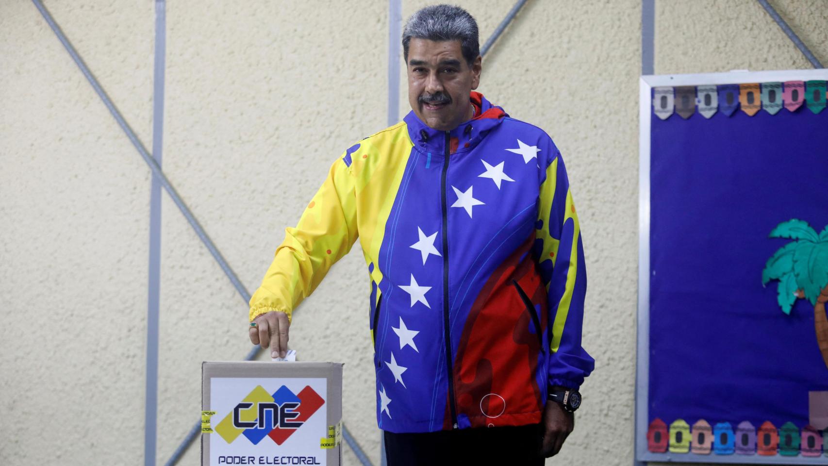 Nicolás Maduro vota en las elecciones presidenciales en Venezuela