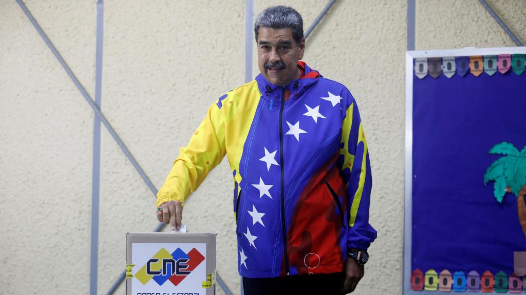 Nicolás Maduro vota en las elecciones presidenciales en Venezuela.