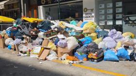 Montones de basura en Cuatro Caminos