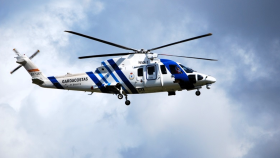 Rescatan en helicóptero a un pescador que sufrió una caída en unas rocas en Barreiros (Lugo)