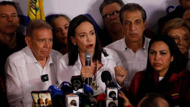 La líder opositora María Corina Machado junto al candidato presidencial opositor Edmundo González.