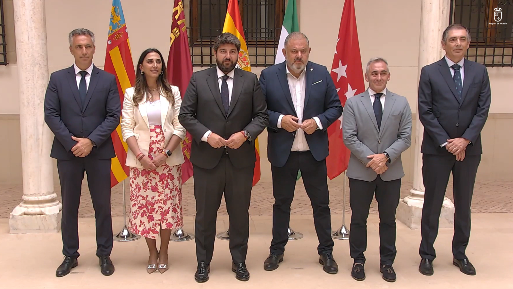 Los asistentes a la Cumbre en defensa del Trasvase Tajo-Segura, momentos antes de la reunión.