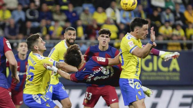 Cádiz y Barcelona, en un partido de la Liga disputado en el estadio gaditano.