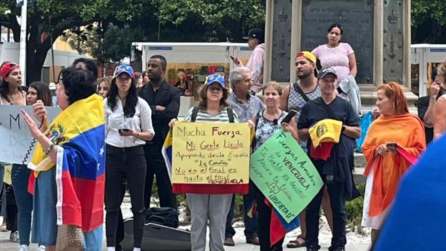 Venezolanos de A Coruña salen a la calle para denunciar un fraude en las elecciones de su país