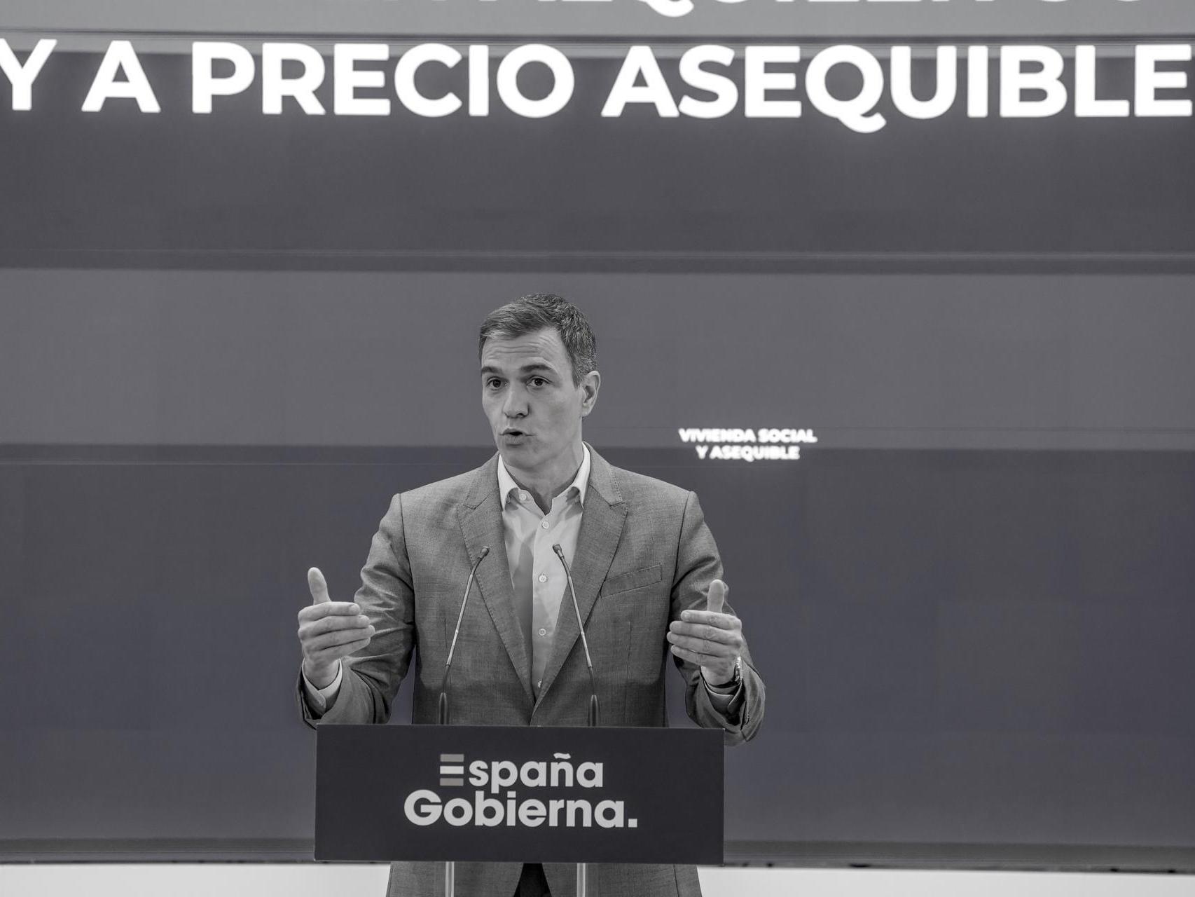 Pedro Sánchez, tras la firma de convenios entre los ministerios de Vivienda y Economía y el ICO.