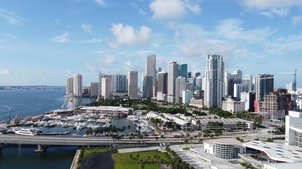 Vista panorámica de los edificios de la ciudad de Miami.
