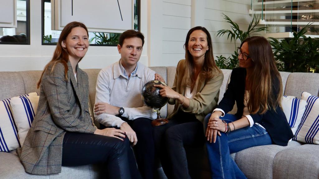 De izquierda a derecha: Leticia Vargas, directora de operaciones; Pablo Callejón, socio e inversor; Carla Tarrés, CEO y cofundadora y socia principal, y Esther Basanta, directora de ventas.