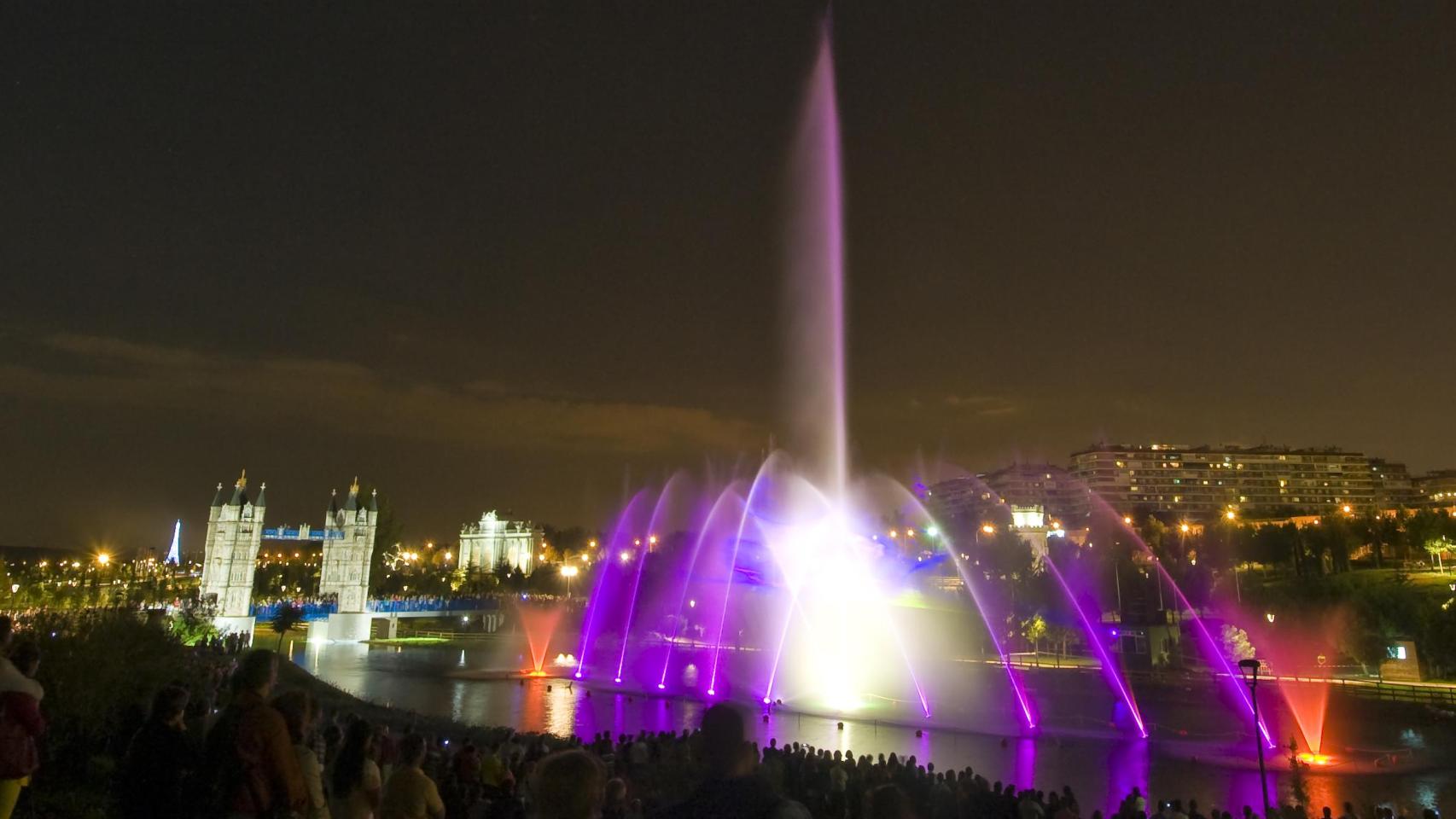 El show de la fuente del Parque Europa.