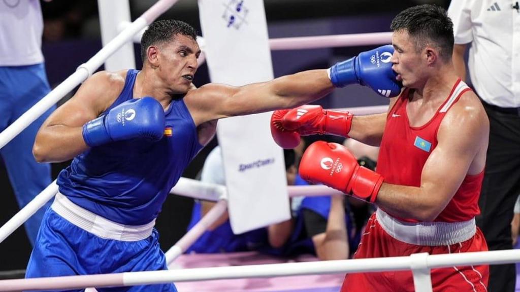 Ayoub Ghadfa durante su primer combate en París 2024