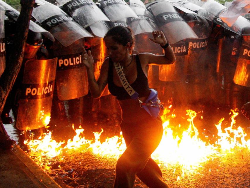 Tras el fraude electoral, en Venezuela comenzaron protestas como esta en Puerto La Cruz.