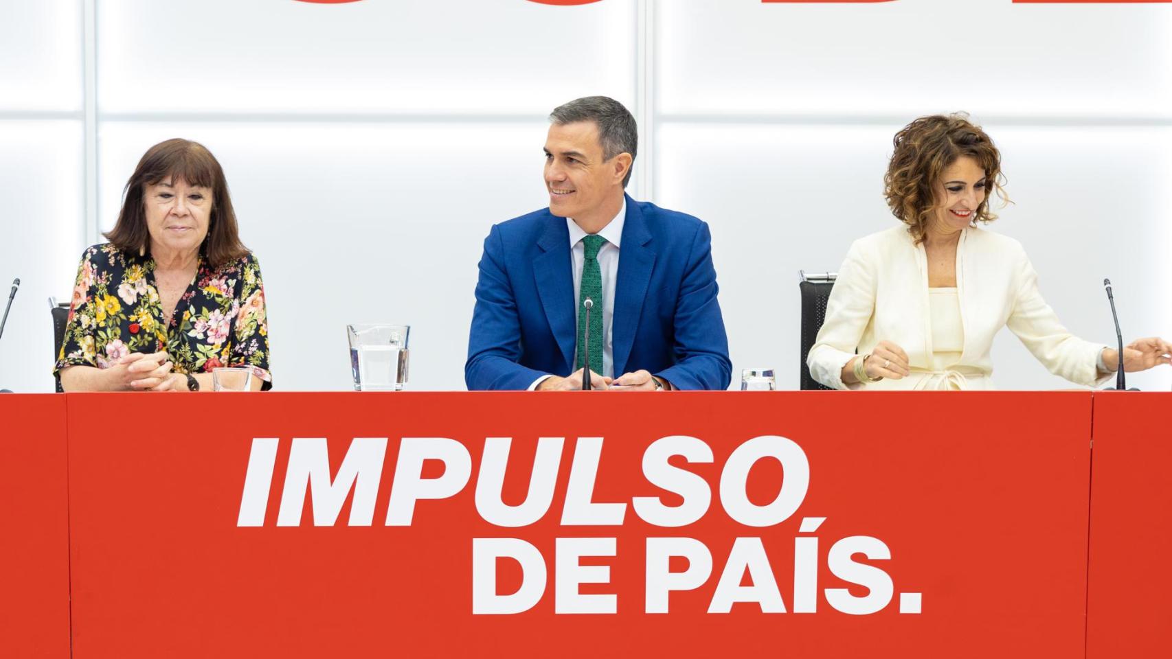 Pedro Sánchez, junto a Cristina Narbona y María Jesús Montero, en la Comisión Ejecutiva Federal.