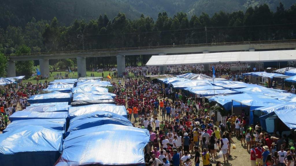 Fiesta del Xiringüelu con sus casetas y recinto.