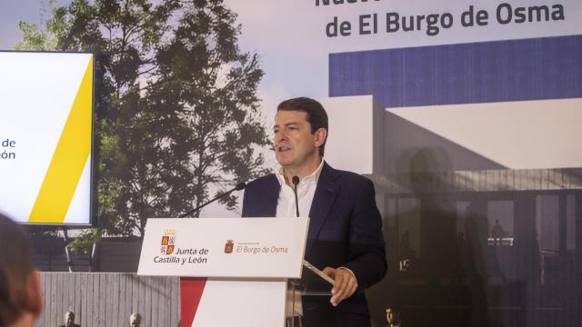 El presidente de la Junta, Alfonso Fernández Mañueco, durante su intervención de este martes en el municipio soriano de El Burgo de Osma