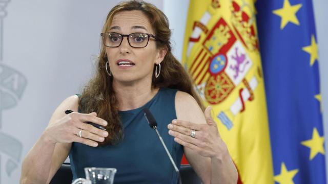 La ministra de Sanidad, Mónica García, en la rueda de prensa posterior al Consejo de Ministros de este martes.